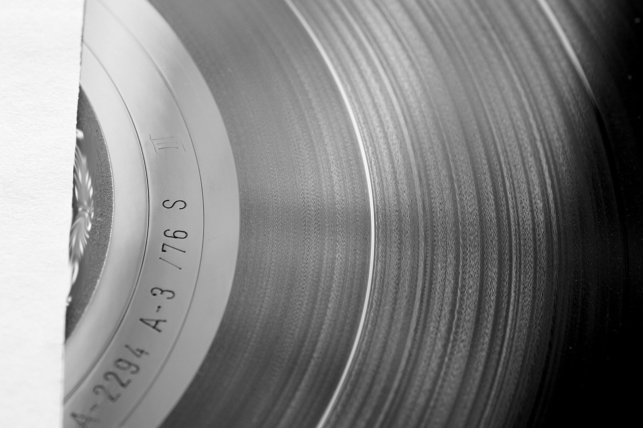 Iris bombe kod pasa: simptomi, uzroci i liječenje